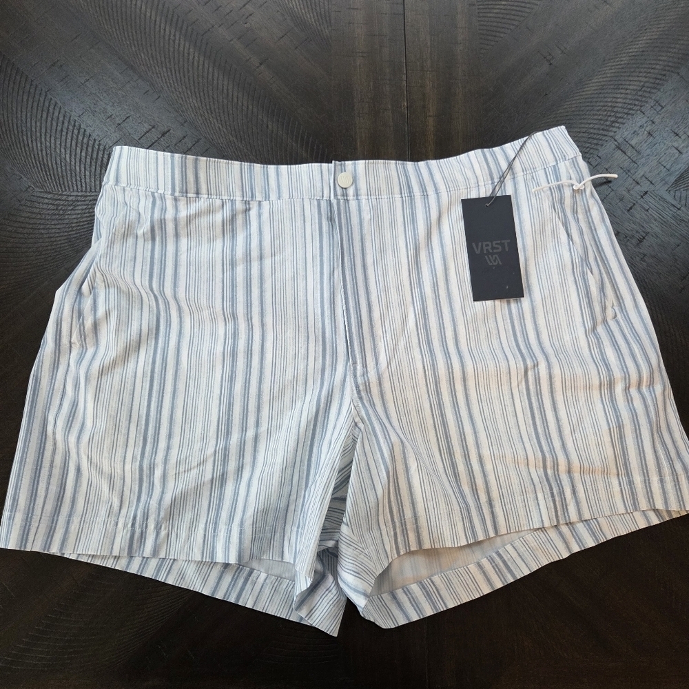 Men's VRST Slim Fit Resort Short Muted Denim Calm Stripe XL 5" Inseam New Casual